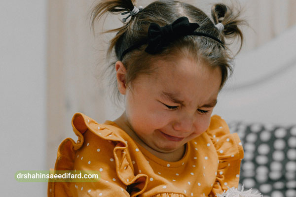 عدم نصیحت کودک در هنگام گریه